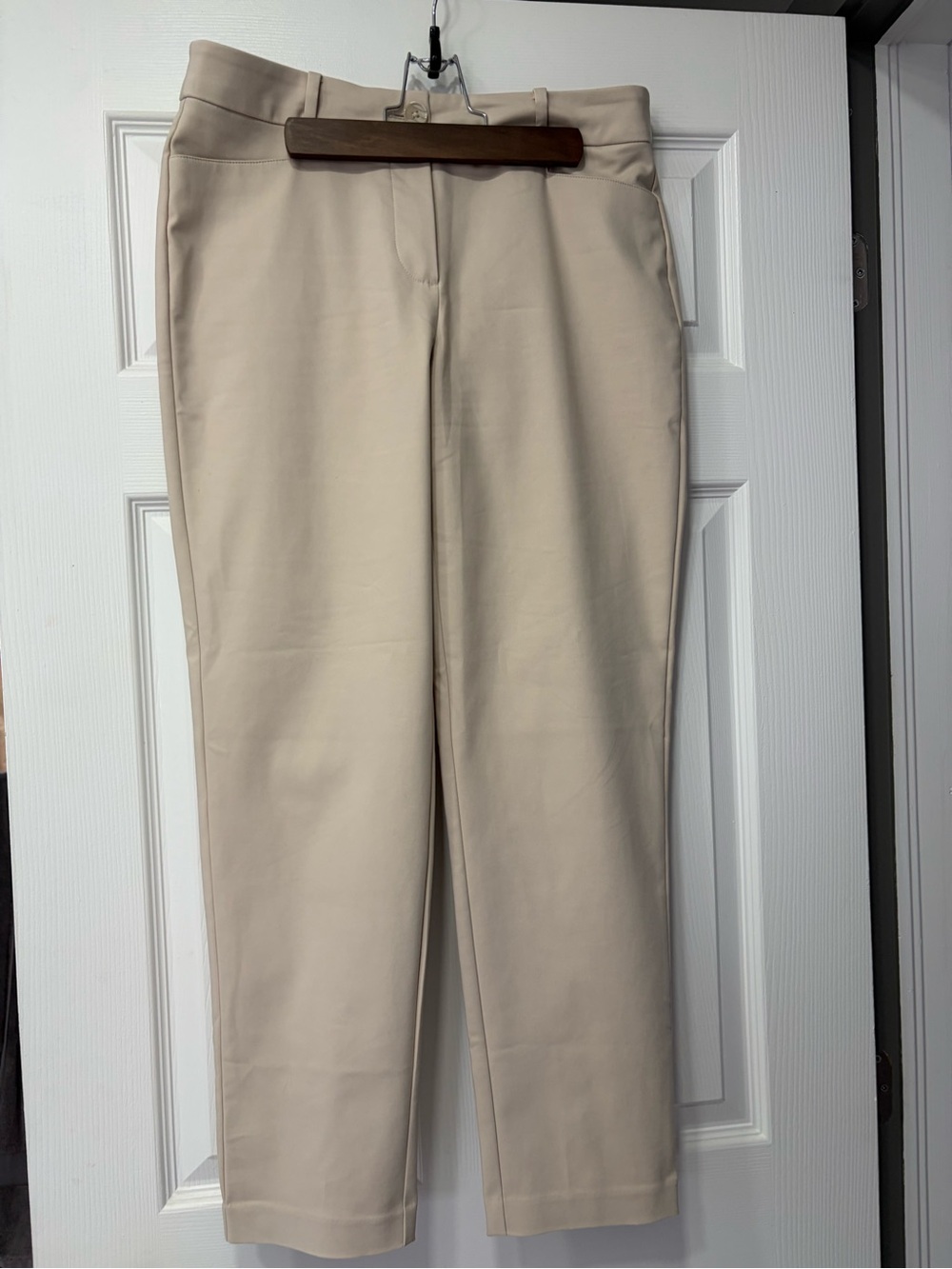 Classic Women's Cropped Dress Pants - Cream